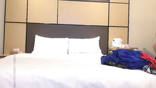 【小宝寻花】高价网约极品外围小姐姐，娇小玲珑美乳温柔，花样啪啪妹子直求饶，激情四射不可错过
