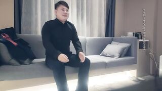 【赵总寻花】外表清纯的牛仔裤大长腿美女，给完钱立刻化身黑丝骚货，激情输出干完就走