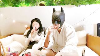 【极品尤物网红】高颜值露脸青春抚媚美少女【御梦子】首次肉搏大战 强上醉酒御姐 被男主大屌后入狠狠抽射，高清1080P原版无水印