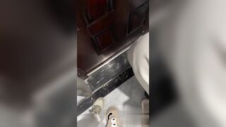 老婆闺蜜来我家做客 送她回家的时候被我拉到楼道里操了 跟我操女儿是同一个地方!