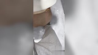 老婆闺蜜来我家做客 送她回家的时候被我拉到楼道里操了 跟我操女儿是同一个地方!