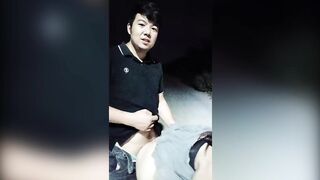 大哥大嫂激情野战，让大哥后入
