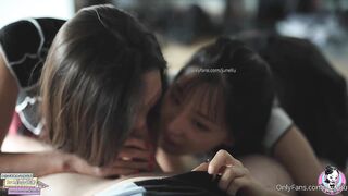 【June Liu】全网首发-香辣口香糖 女王刘玥 两位极品亚裔轮流口爆白鸡巴眼神魅惑诱人
