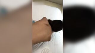 绿帽大哥分享自己的淫妻 极品反差母狗人妻性爱自拍 一遍玩着鸡也不忘放下她的道具！