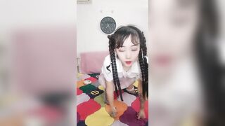 【父女】哈尔冰漂亮精神妹和干爹乱伦竟然还被打