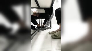 【真实】边开会边足交：舅妈被同事内射