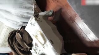 中国黄金珠宝销售小姨子和姐夫偷晴，姐姐出差刚走D奶小姨子和姐夫乱伦