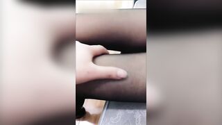 国产学生放学尾随老师师生探索身体的奥秘 ，二人忘我的享受身体碰撞带来的快感。师生乱伦，突破禁忌，用身体诠释欲望