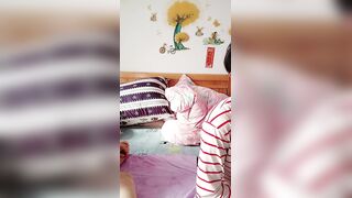 真实家庭乱伦 丈母娘疼女婿在家激情 需要女婿来满足她的欲望。