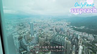 ssrpeach在台北101景觀台搭訕了一個敗金女，直接在廁所開幹