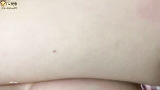 翘臀巨乳美眉 皮肤白皙 这浑圆饱满大奶子太诱惑 能玩半年 在家被男友摸奶子抠逼受不了
