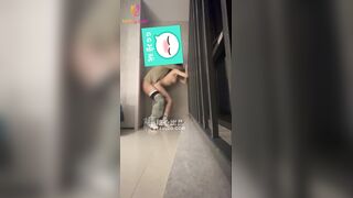 超顶大神小二先生MRTU调教性奴专场 淫娃母狗露脸全裸 酒店楼道露出爬行 超刺激栏杆激战爆射