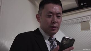 ROE-466 [中文字幕] 部门主管现在是我们的性玩​​物了在一场公司内部的权力斗争中傲慢的女老板卑躬屈膝地向性欲旺盛的下属低头 - 友田真希