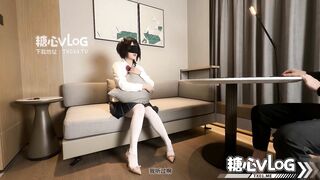 [糖心vlog] 新人首作 裸贷的女大 为买包包献出肉体 窥阴器检查下体 后入骚穴 小悦悦