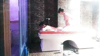 水疗馆莞式服务帝王般享受水床漫游风骚小姐姐技术高超翘乳美腿女上位激情性爱全程偷拍记录