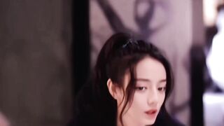 AI魔改短剧 女星大尺度出演电视剧《你是我的荣耀》情色篇