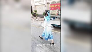 COS户外贝贝连续高强度电击一整天,到酒店洗澡后她终于投降了