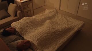 HMN-486 [中文字幕]  妻子拖油瓶繼女嫉妬女兒與我（繼父）在棉被中濃厚深吻連續中出停不下的同居生活 -柏木こなつ