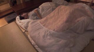 ROE-165 [中文字幕] 一色桃子 - 我整個腦子都只想著你在旅行地點和繼子沉溺在肉體相性超合的中出性交之中的繼母