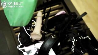 【果冻传媒】白晶晶【娘炮的蜕变下集】两女一男前舔后操，捆绑玩弄扩阴器内观，高清720P原版首【91CM-213】