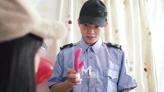 【麻豆传媒】清纯女神-寻小小【窥探女子宿舍】枕头下的神秘棒状物，高清720P原版首发【MMZ-055】