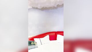 呆萌小萝莉【肖兔兔】情趣酒店操逼，镜子前调情扣穴，大圆床椅子上，各种场景尽情输出