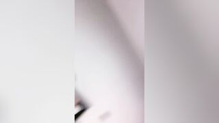 精彩3P名场面！纤细美腿小姐姐！穿上丝袜揉穴调情，前面吃屌后入操逼，第一视角一下下撞击