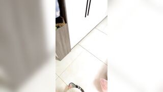 【丧志母狗无脑调教】调教界圈中大神【上篇】手中的妹子真是多，下午双飞，超清画质，两个骚货争相求插，羡慕！！！