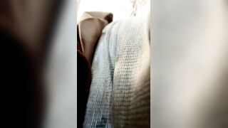 【有奶水的小少妇】农村小媳妇，留守在家寂寞了，跑到小树林里，挤奶水，抠骚逼，紧张刺激有趣