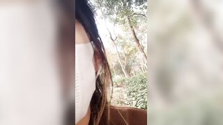 【有奶水的小少妇】农村小媳妇，留守在家寂寞了，跑到小树林里，挤奶水，抠骚逼，紧张刺激有趣