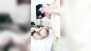 两个蒙面大哥调教【下篇】两个为了钱的骚逼少妇，抽插爆草还抽旁边的骚逼，大萝卜加电钻玩逼，滴蜡扩阴鸡蛋白酒风油精