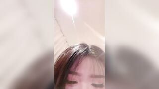 夜店气氛组渣女小可爱露脸激情大秀，深夜陪狼友发骚，诱惑舞蹈听狼友指挥展示性感骚穴，水多粉嫩人美又骚