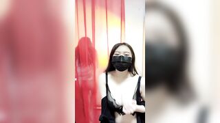 巨乳奶妈和白浆少妇【激情裸舞-上篇】轻纱胀里的风骚女非常诱惑，揉奶摸逼撞骚臀好刺激，挤奶水给狼友喝别错过