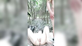 带小情人【户外】小树林激情啪啪【中篇】全程露脸口交大鸡巴多体位蹂躏抽插，让狼友看她骚表情，树林里充满浪叫声好刺激