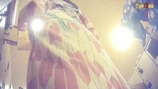 温泉洗浴中心女宾【换衣室洗浴间-1】内部真实偸拍，好多年轻嫩妹，各式各样大奶，翘臀性感的毛毛不知不觉，J8都看硬了