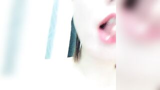 【喵喵是个猫】极品颜值酒窝美女，戴眼镜扎起头发，简直完美脱下内裤露肥臀，揉捏白皙奶子，掰穴特写洞洞很小紧致