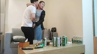 【爱情故事】网聊新人，良家骚女今天见面，撩下衣服吸奶扣穴，转战床上爆操骚逼