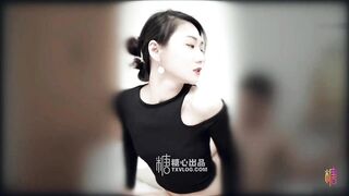 超人气新生代女优小江疏影【多乙】极上白嫩多汁小姨子,吸吮肉棒勾引姐夫偷情,爆操白虎畅快淋漓，内射中出嫩穴