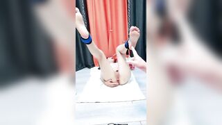 人妻的诱惑【中篇】全程露脸先自慰再玩SM，逼毛整的好有型，吊起来电击逼逼和奶子爽的直颤抖，风油精刺激高潮