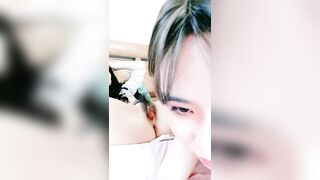 妖艳红唇牙套小姐姐女同双女大秀【下篇】舌头舔弄粉嫩美穴，特写假屌进出抽插，高潮喷水互换舔逼，翘起双腿插入爽翻
